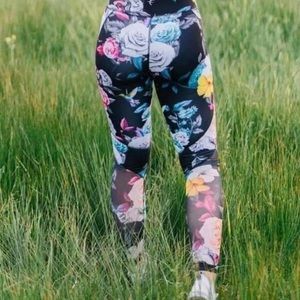 Zyia Dark Floral Mesh 7/8 Hi-Rise 14/16- EUC